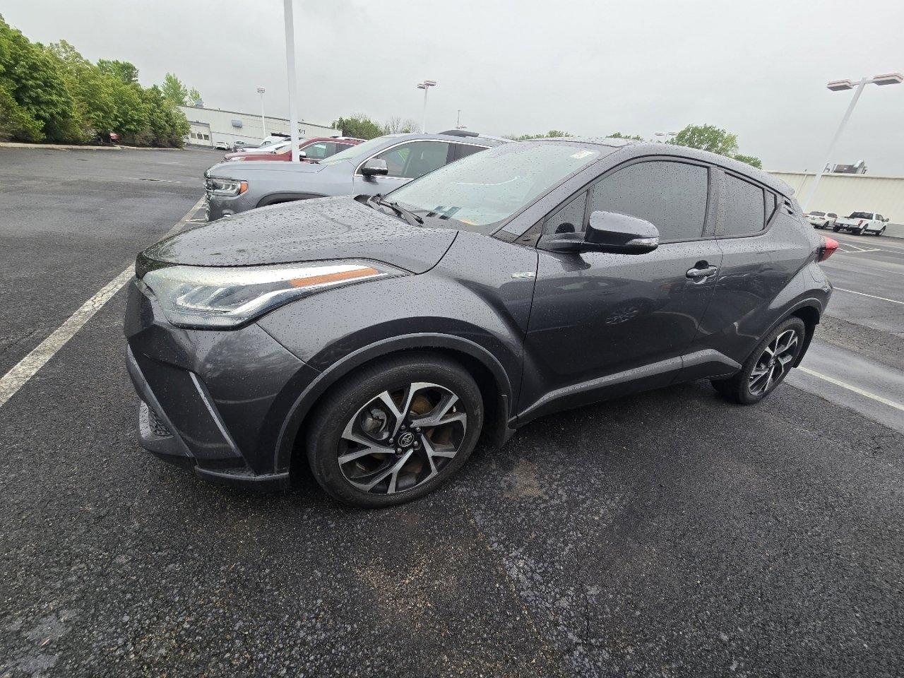 Used 2020 Toyota C-HR XLE FWD image 4
