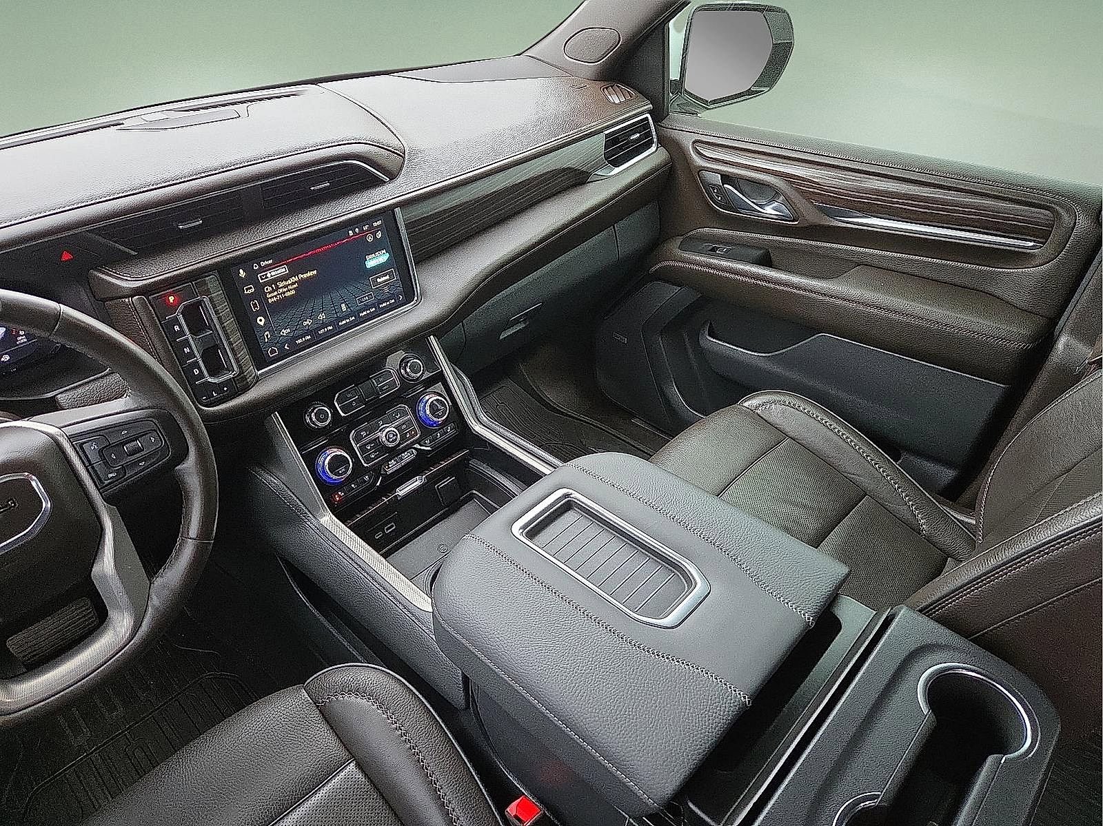 Used 2023 GMC Yukon XL Denali w/ Advanced Technology Package image 12