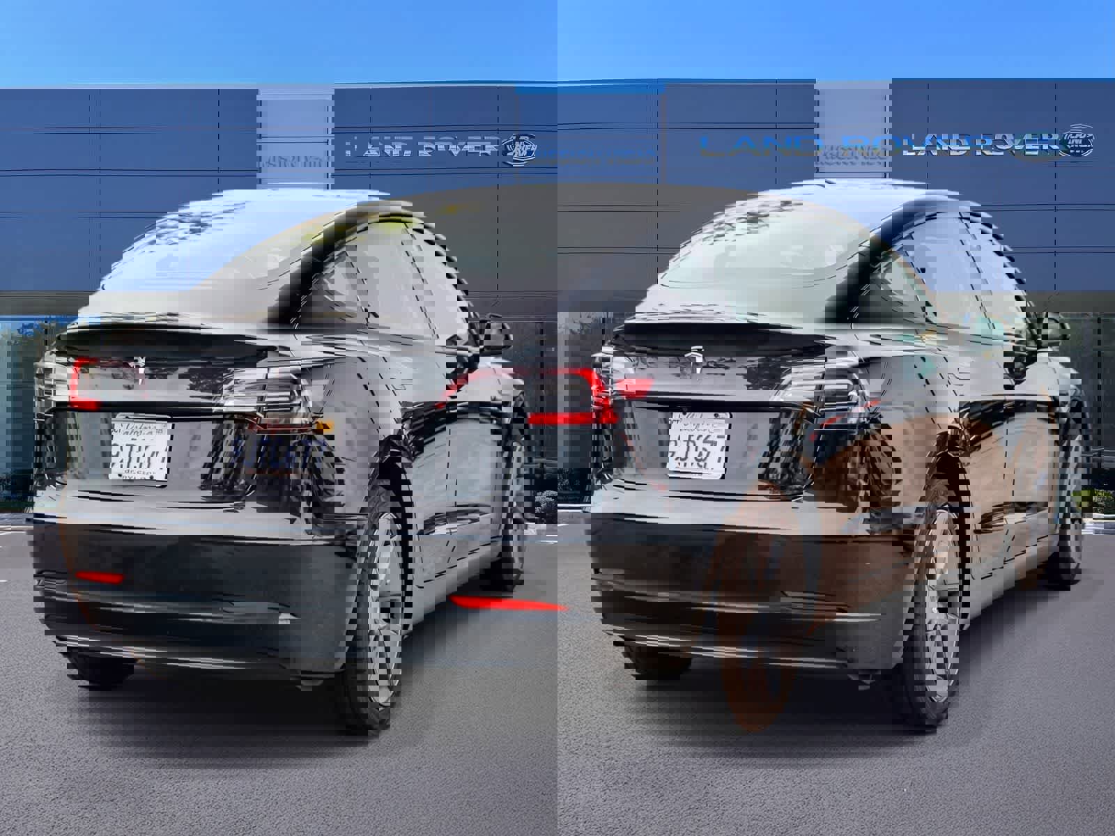 Used 2023 Tesla Model 3 Standard Range image 4