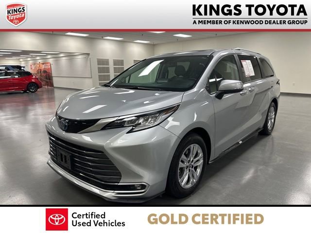 Certified 2023 Toyota Sienna Limited AWD/4WD image 4