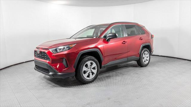 Used 2020 Toyota RAV4 LE FWD image 2