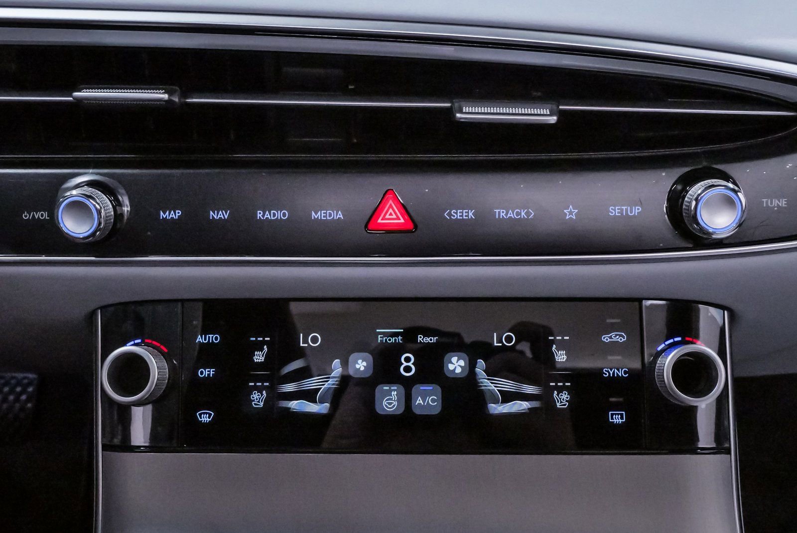 Certified 2026 Genesis GV70 2.5T Advanced image 17