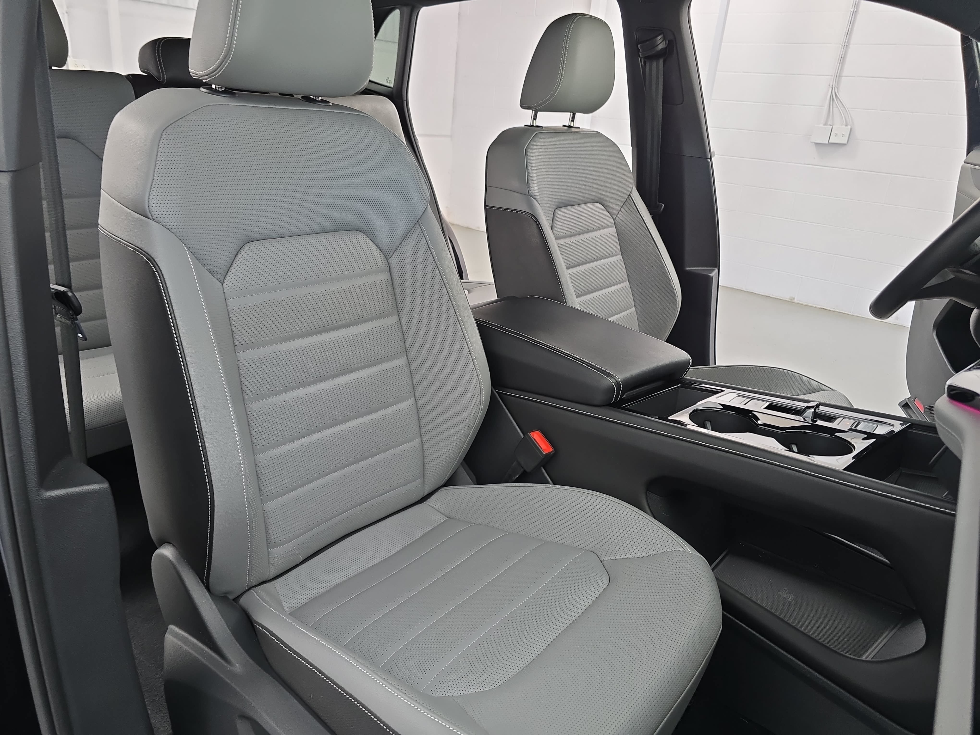 Certified 2024 Volkswagen Atlas Cross Sport SEL R-Line AWD/4WD image 10