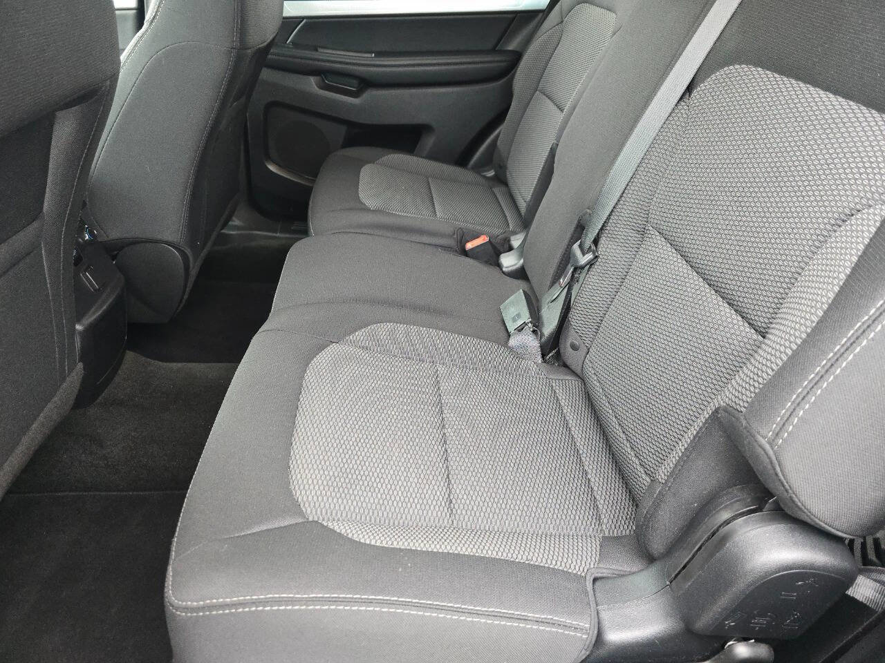 Used 2017 Ford Explorer XLT w/ Equipment Group 201A image 28