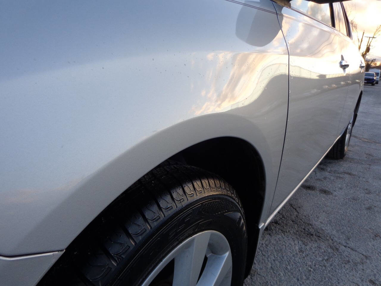 Used 2014 Nissan Versa SV w/ Convenience Package image 14