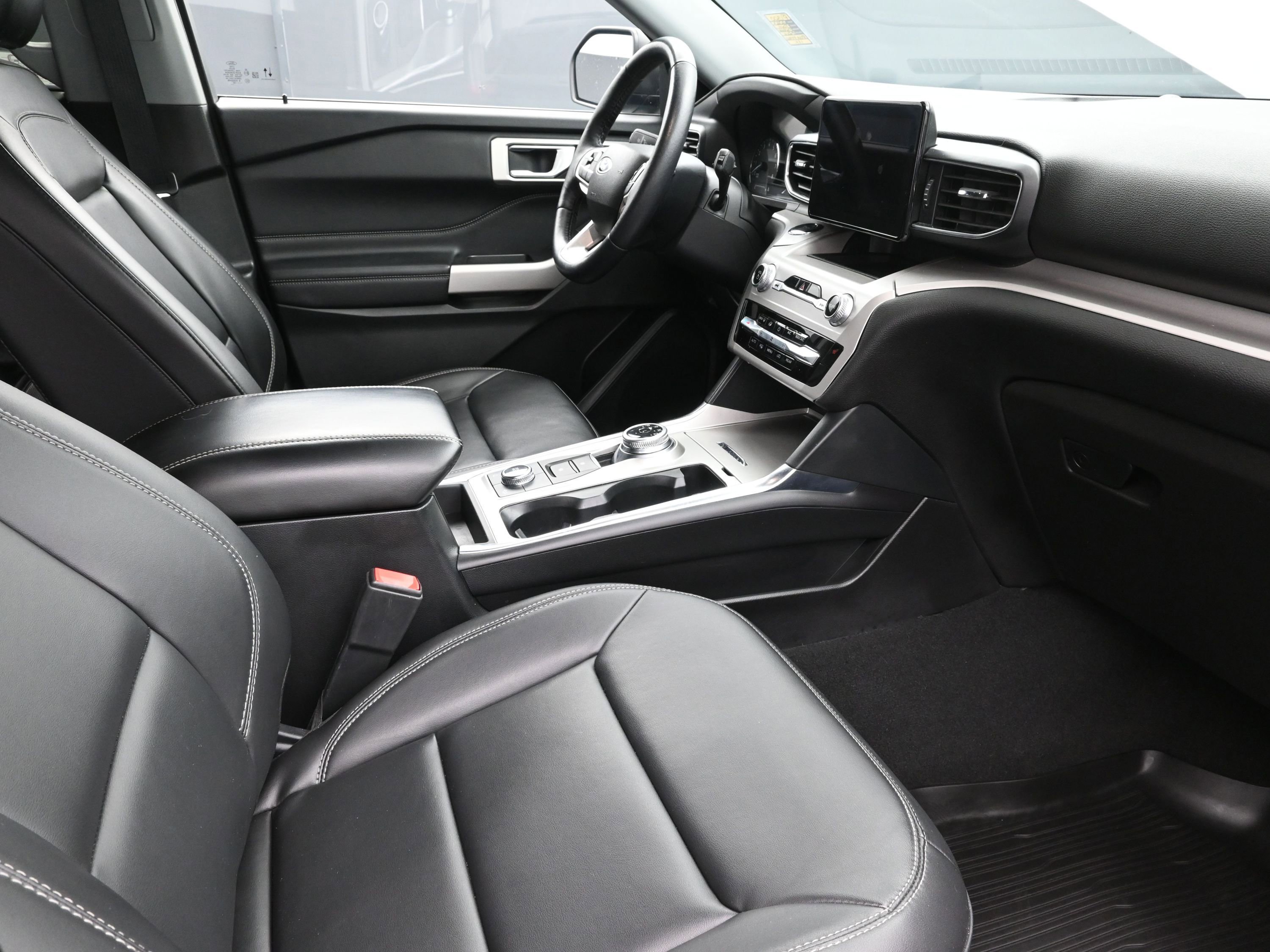 Used 2023 Ford Explorer XLT w/ Equipment Group 202A image 27