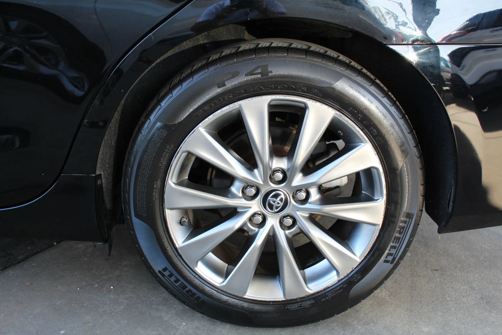 Used 2015 Toyota Camry XLE w/ Moonroof Package FWD image 39