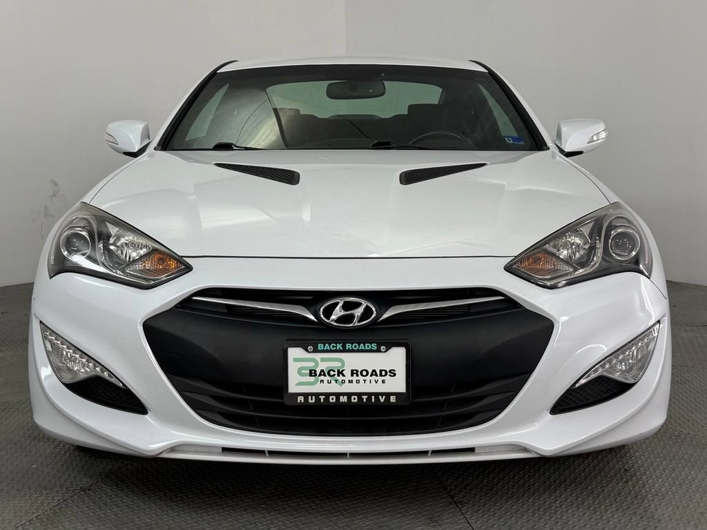 Used 2015 Hyundai Genesis 3.8 RWD image 2