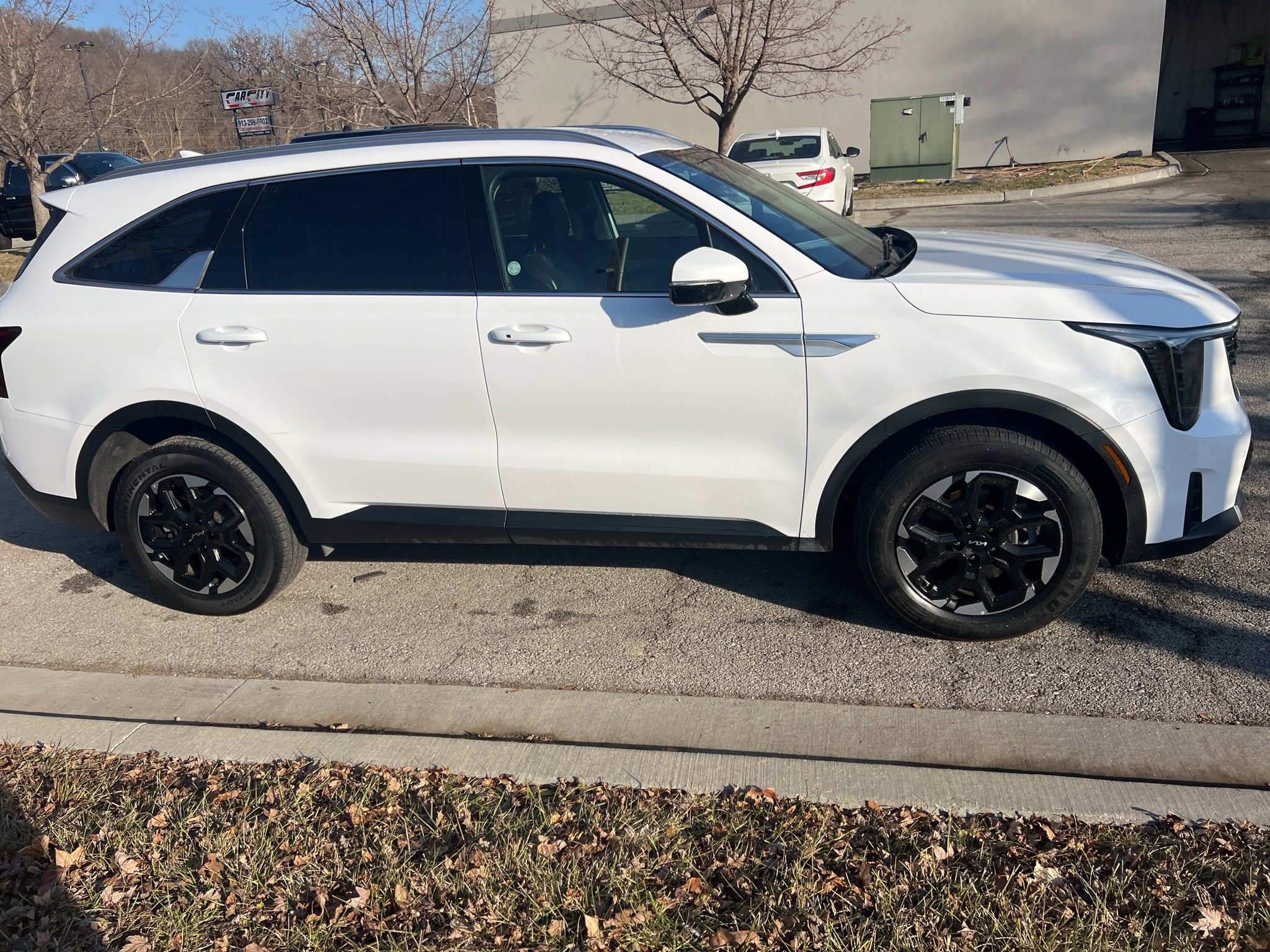 Used 2024 Kia Sorento S image 4