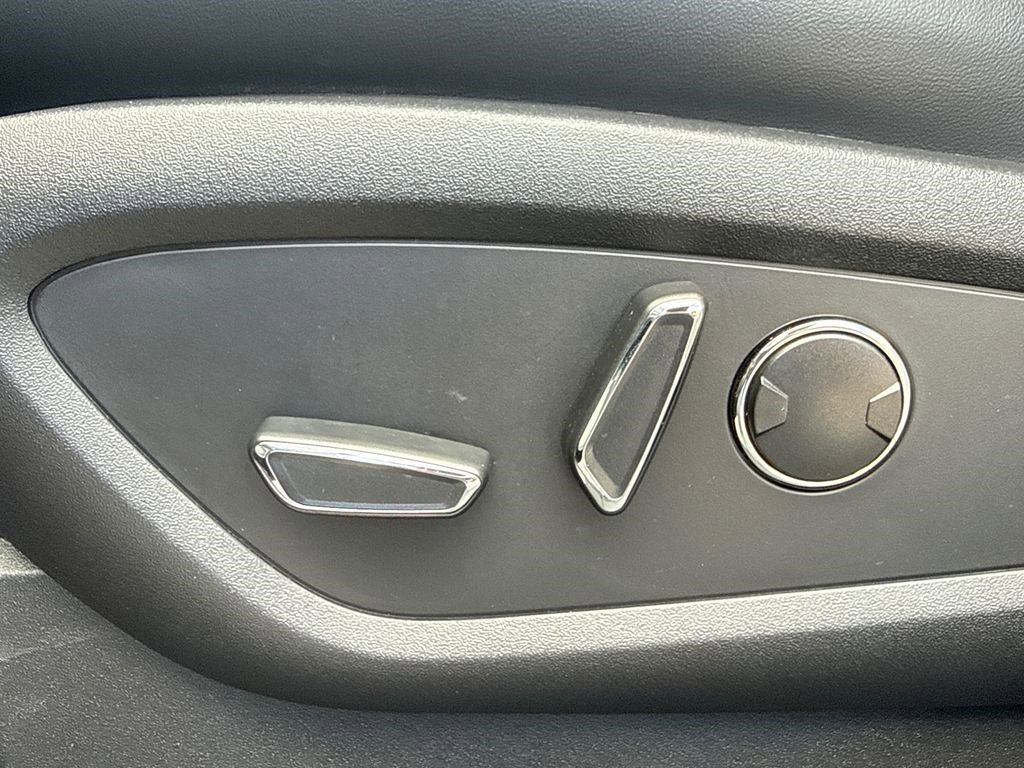 Used 2023 Lincoln Nautilus Reserve w/ Luxury Package image 24