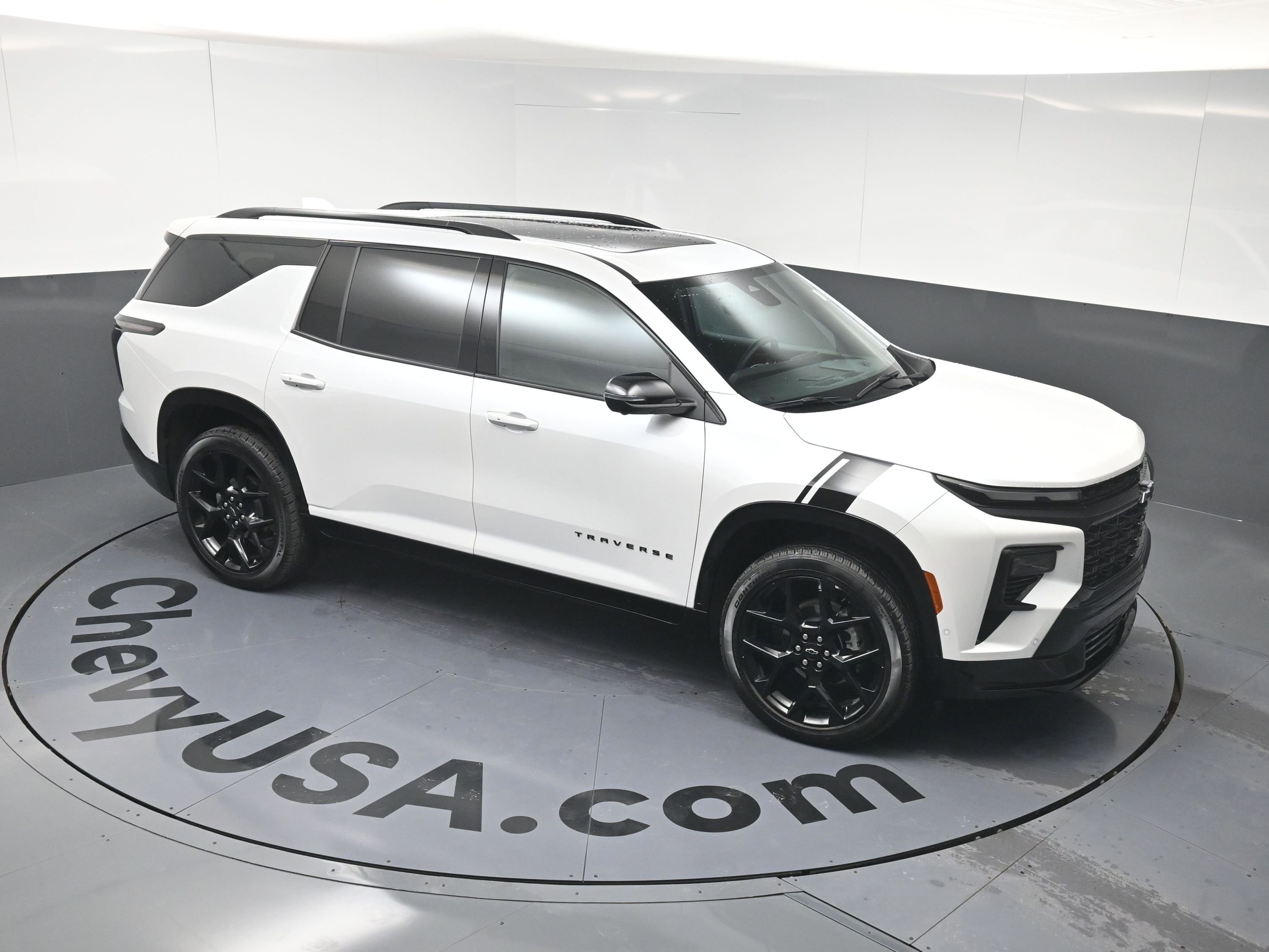 Used 2025 Chevrolet Traverse RS image 33