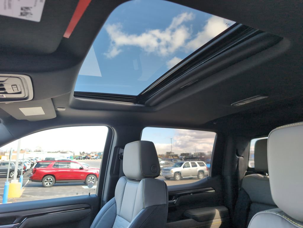 Used 2022 Chevrolet Silverado 1500 ZR2 w/ Technology Package image 13