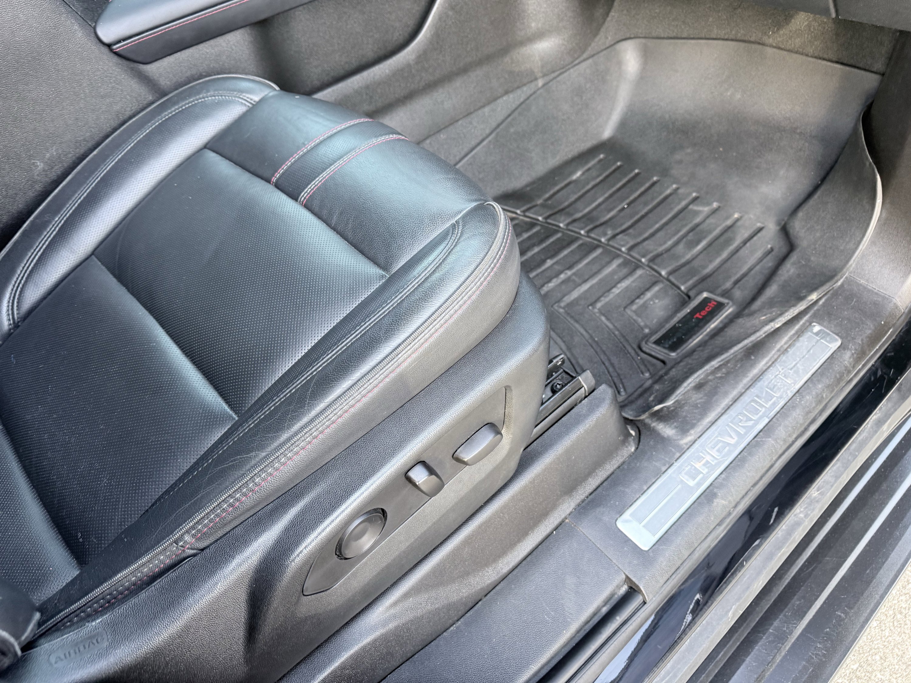 Used 2021 Chevrolet Suburban RST w/ Luxury Package image 34