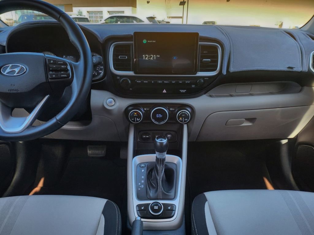 Certified 2021 Hyundai Venue SEL w/ Premium Package image 19