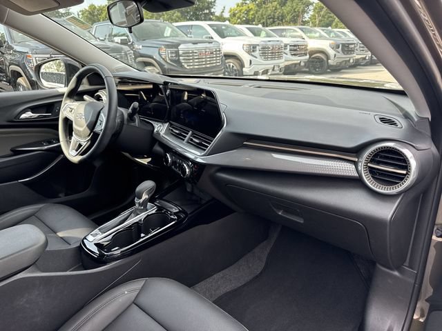 Used 2024 Chevrolet Trax ACTIV w/ Sunroof Package FWD image 28