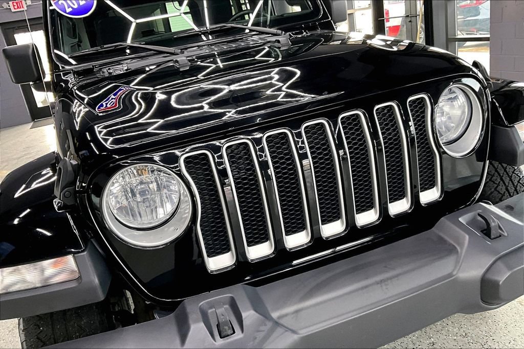 Used 2020 Jeep Wrangler Unlimited Sahara w/ Dual Top Group AWD/4WD image 30