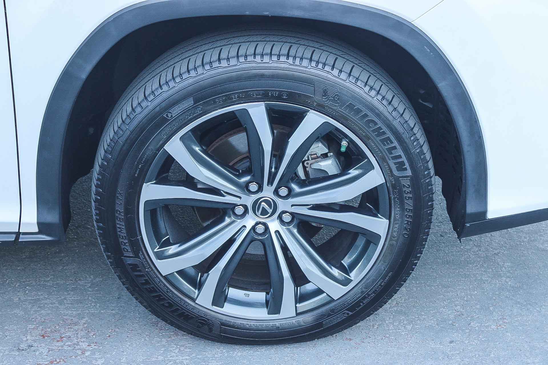 Used 2020 Lexus RX 450hL AWD w/ Premium Package image 11