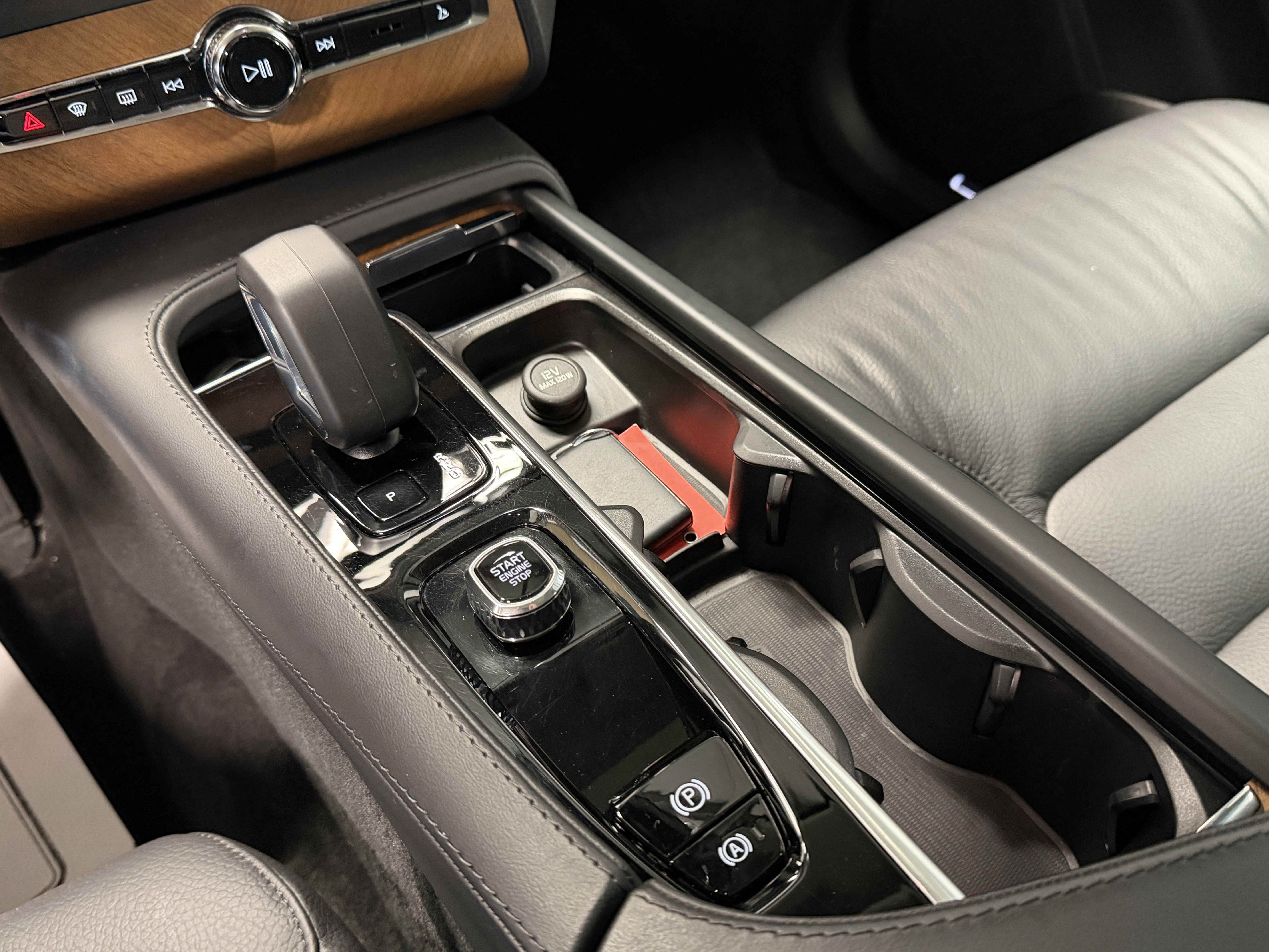 Used 2024 Volvo XC90 T8 Plus w/ Protection Package image 15