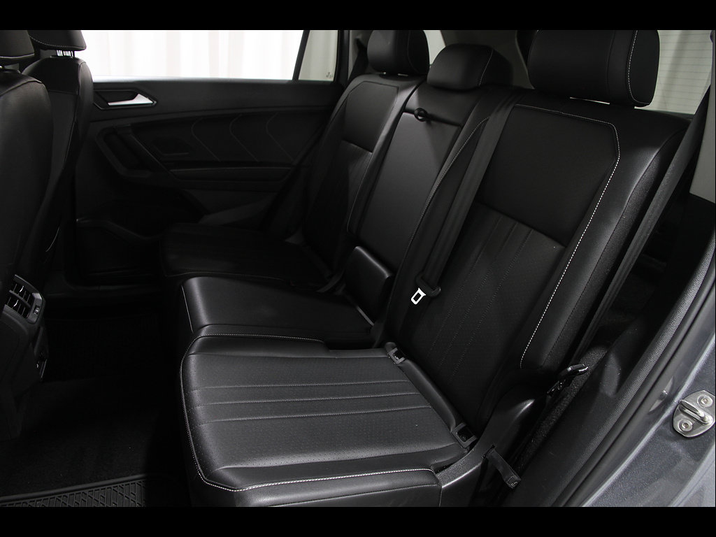Used 2023 Volkswagen Tiguan SE AWD/4WD image 18