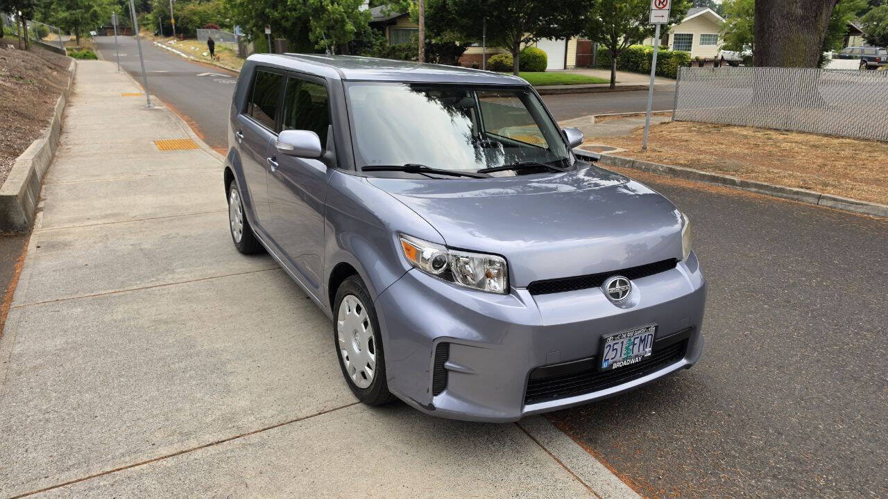 Used 2012 Scion xB FWD image 3
