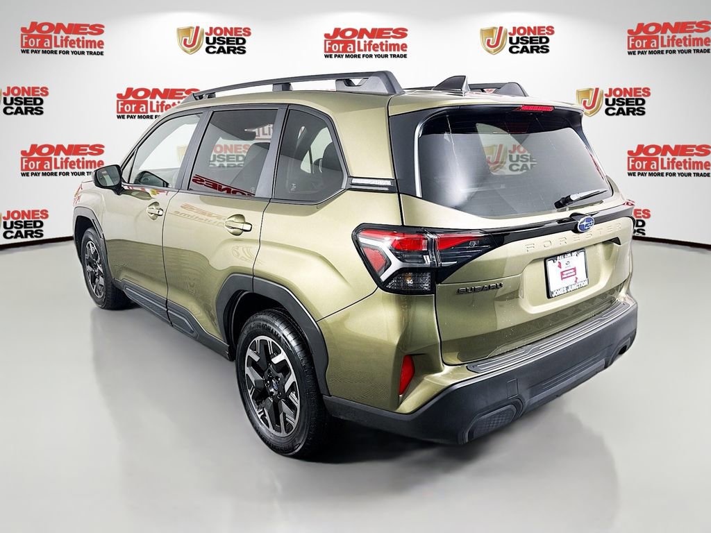 Used 2025 Subaru Forester Premium image 2
