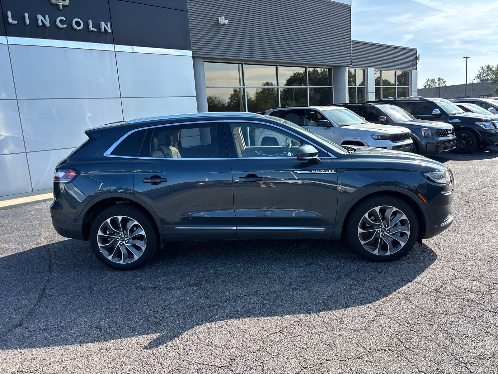 Certified 2023 Lincoln Nautilus Reserve w/ Cargo Utility Package AWD/4WD image 8