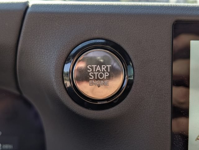 Used 2025 Lexus GX 550 w/ Accessory Package (2T) AWD/4WD image 20