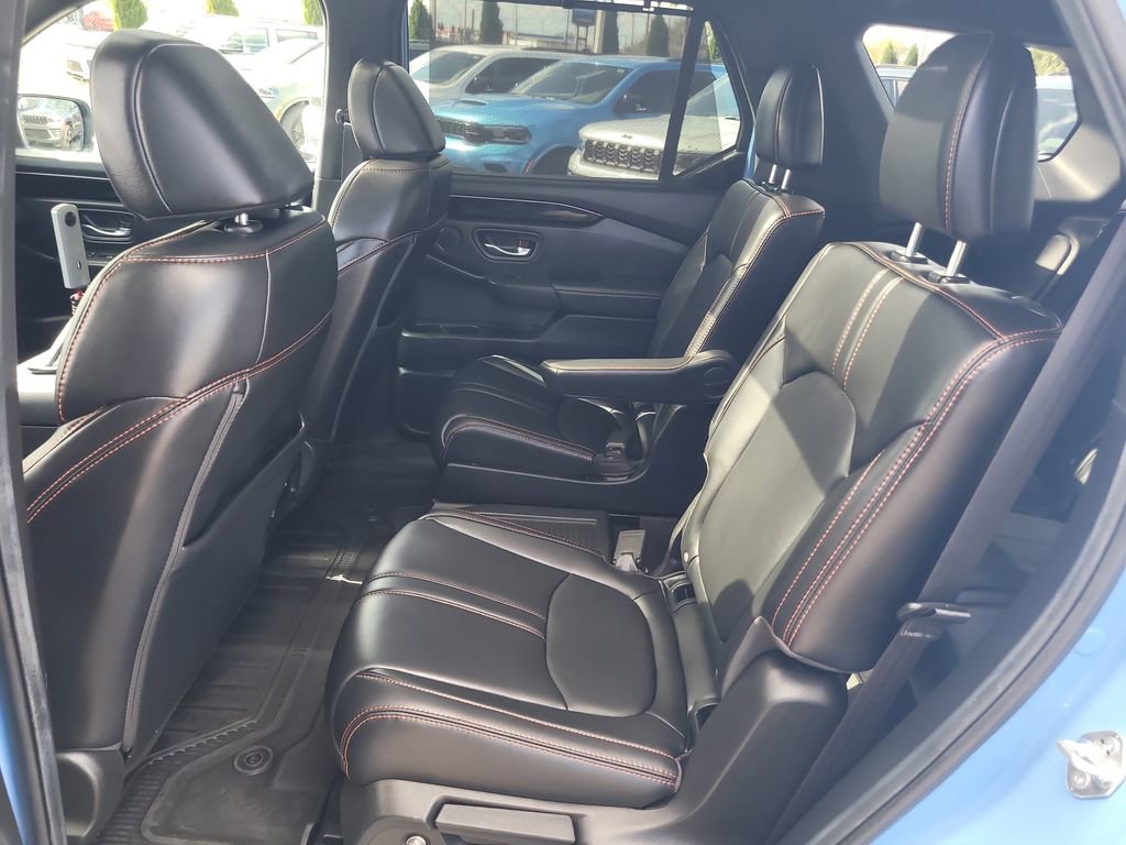 Used 2025 Honda Pilot TrailSport image 12