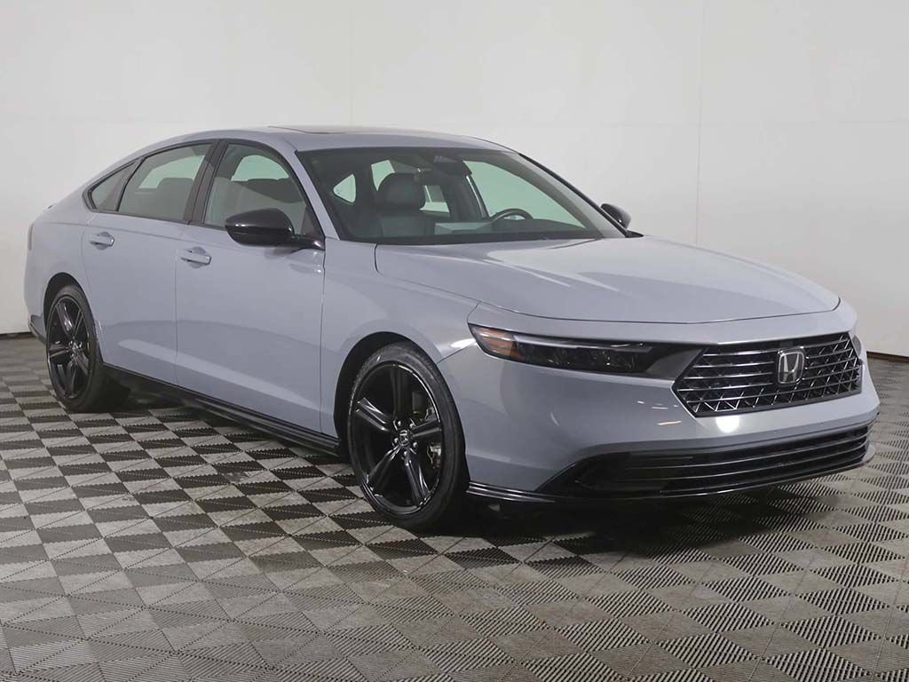 Used 2025 Honda Accord Sport image 2