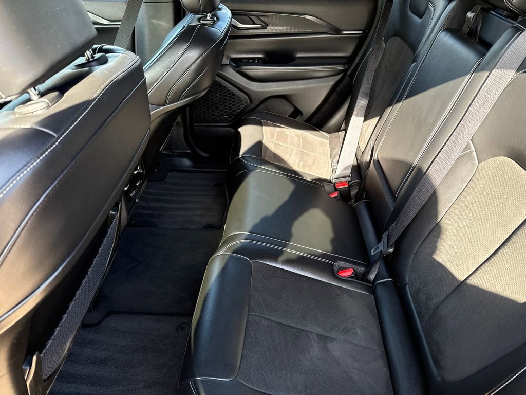 Used 2023 Jeep Grand Cherokee Altitude image 17