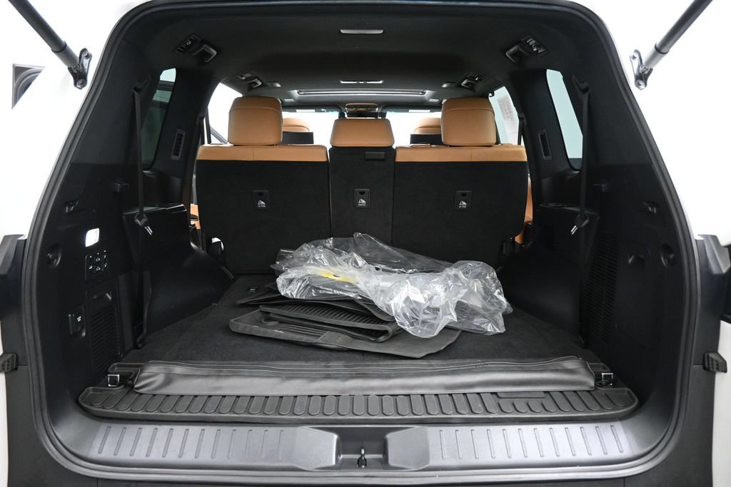 Used 2023 Lexus LX 600 4WD w/ Luxury Package image 22