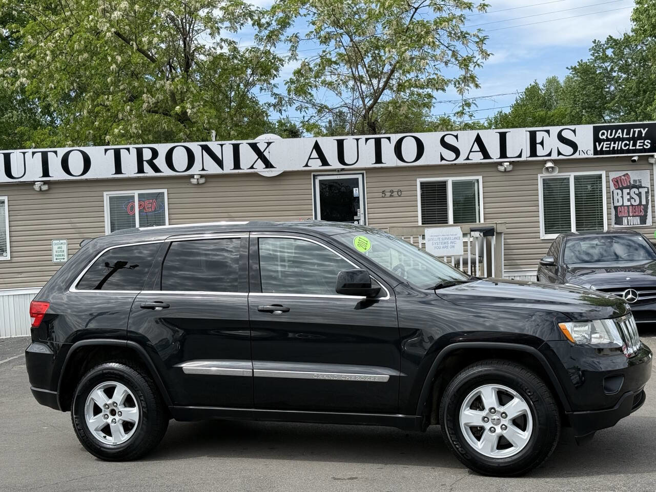 Used 2011 Jeep Grand Cherokee Laredo AWD/4WD image 1