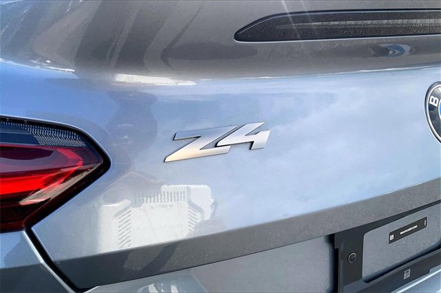 Used 2024 BMW Z4 M40i w/ Premium Package image 8