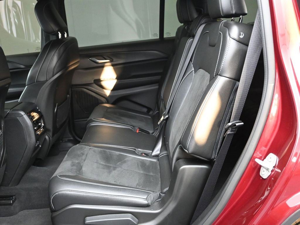 Used 2024 Jeep Grand Cherokee L Altitude image 24