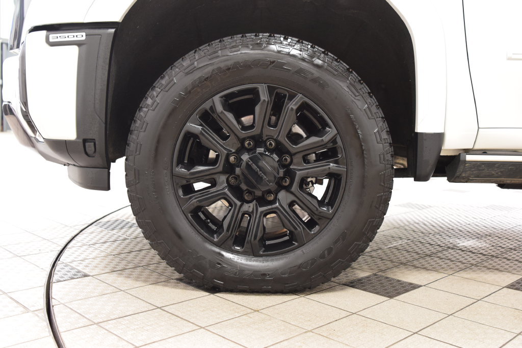 Used 2024 GMC Sierra 3500 Denali Ultimate AWD/4WD image 32