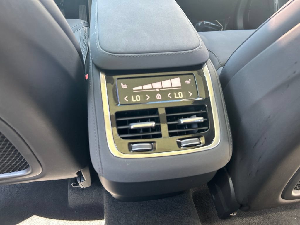 Used 2025 Volvo XC90 B6 Plus AWD/4WD image 18