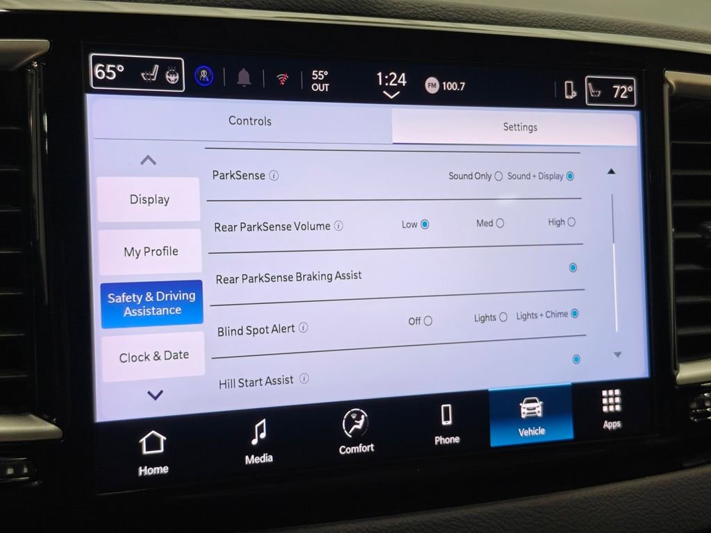 Used 2025 Chrysler Pacifica Select image 48