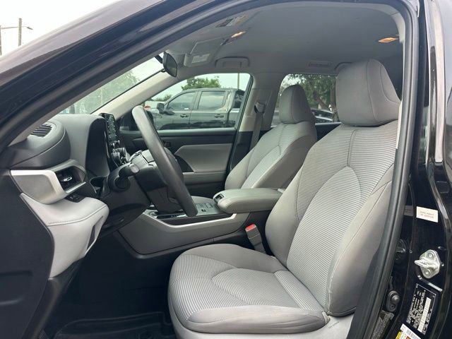 Used 2020 Toyota Highlander L FWD image 13