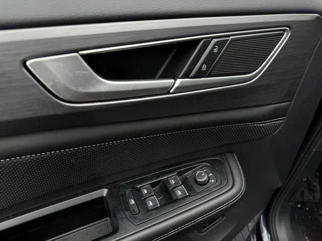 Used 2025 Volkswagen Atlas Cross Sport SE image 14