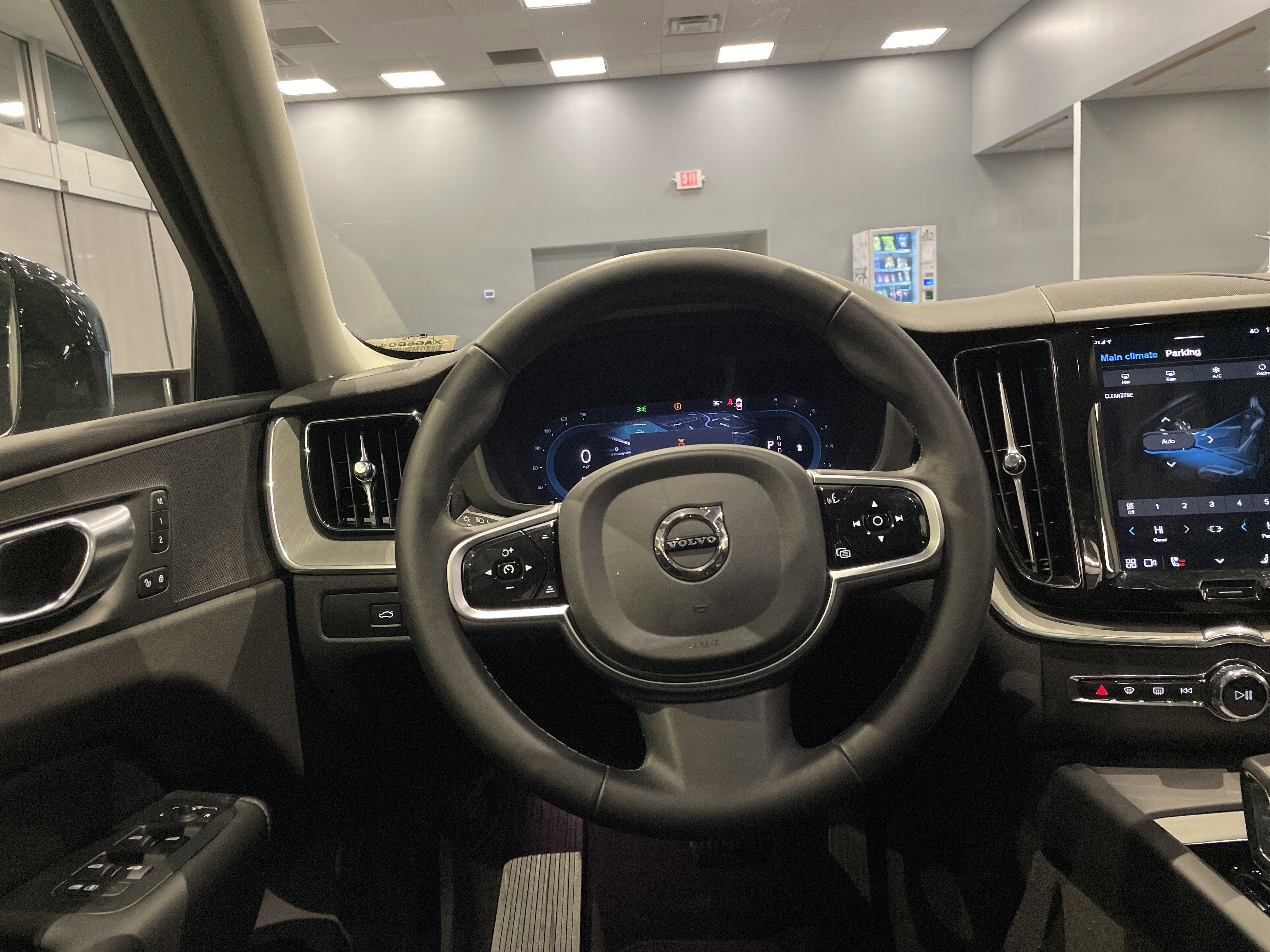 Used 2025 Volvo XC60 B5 Plus image 19