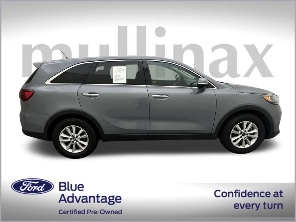 Used 2020 Kia Sorento LX image 2