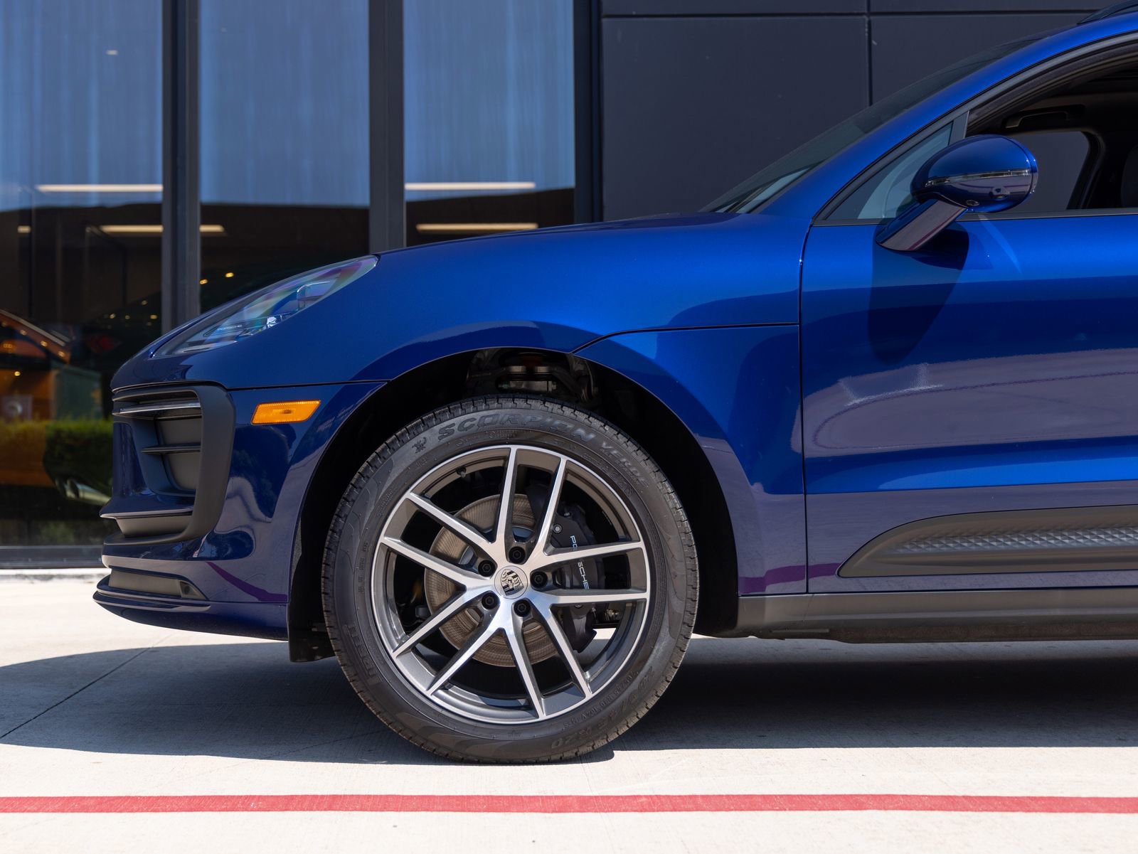 Certified 2025 Porsche Macan image 13