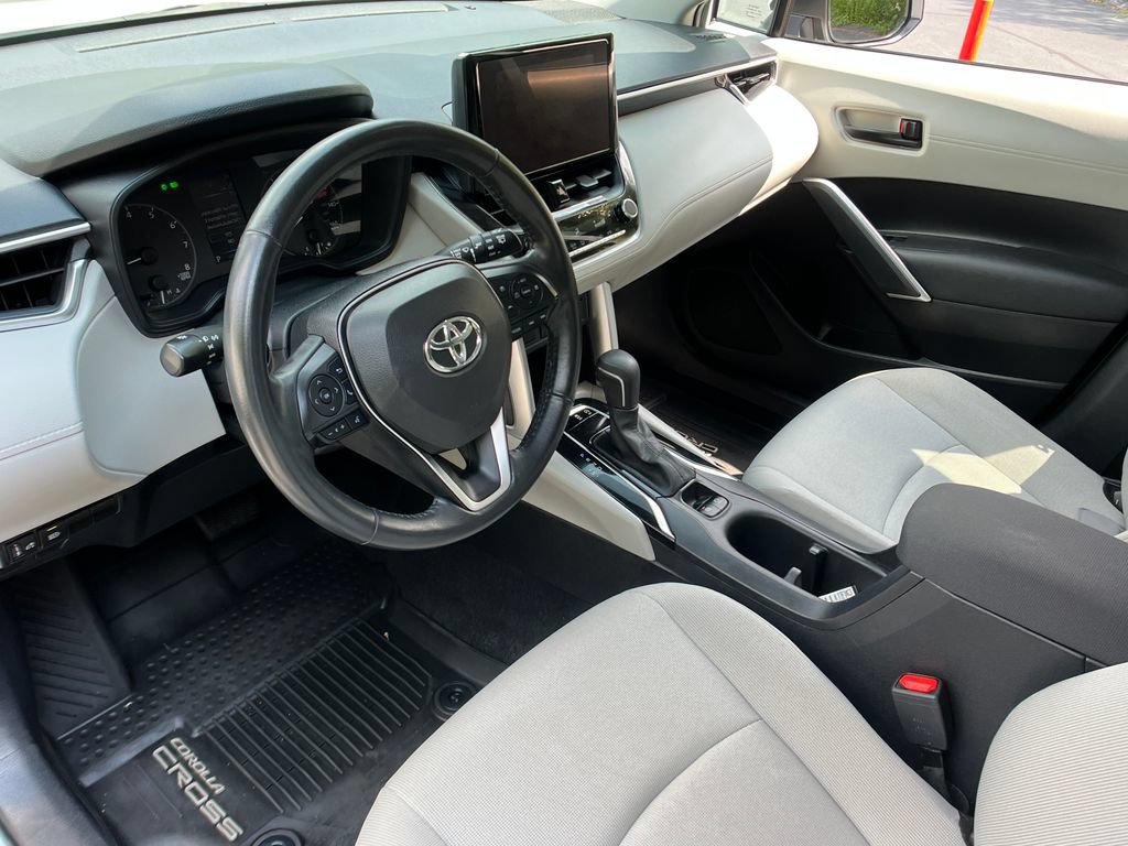 Certified 2023 Toyota Corolla Cross LE w/ Moonroof Package AWD/4WD image 11