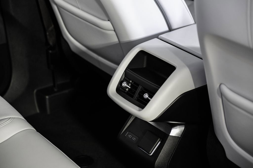 Used 2023 Cadillac Lyriq 2WD image 36