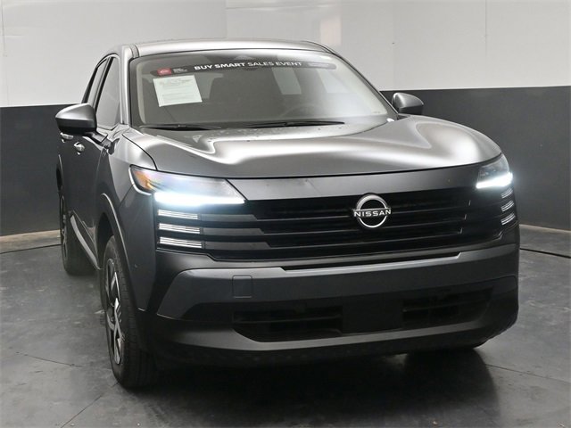 Used 2025 Nissan Kicks SV w/ Charging Package image 2