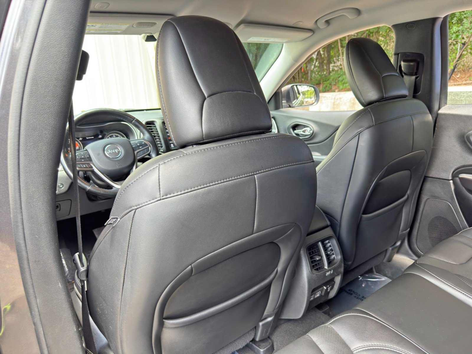 Used 2021 Jeep Cherokee Latitude Lux w/ Comfort/Convenience Group AWD/4WD image 32