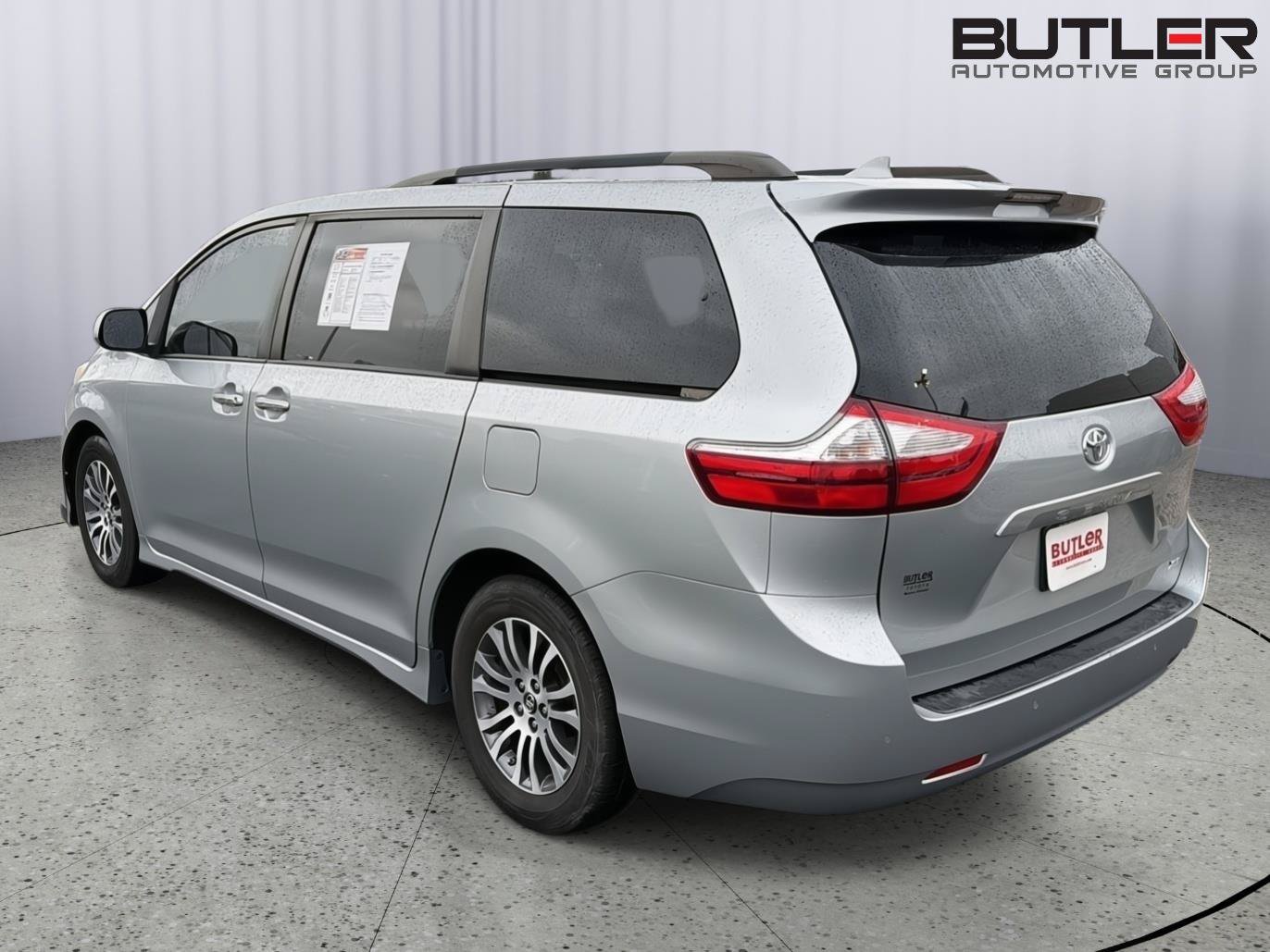 Used 2019 Toyota Sienna XLE Premium FWD image 4