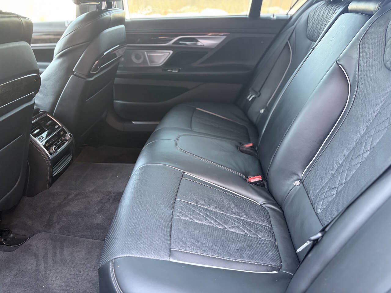 Used 2016 BMW 750i xDrive AWD/4WD image 17