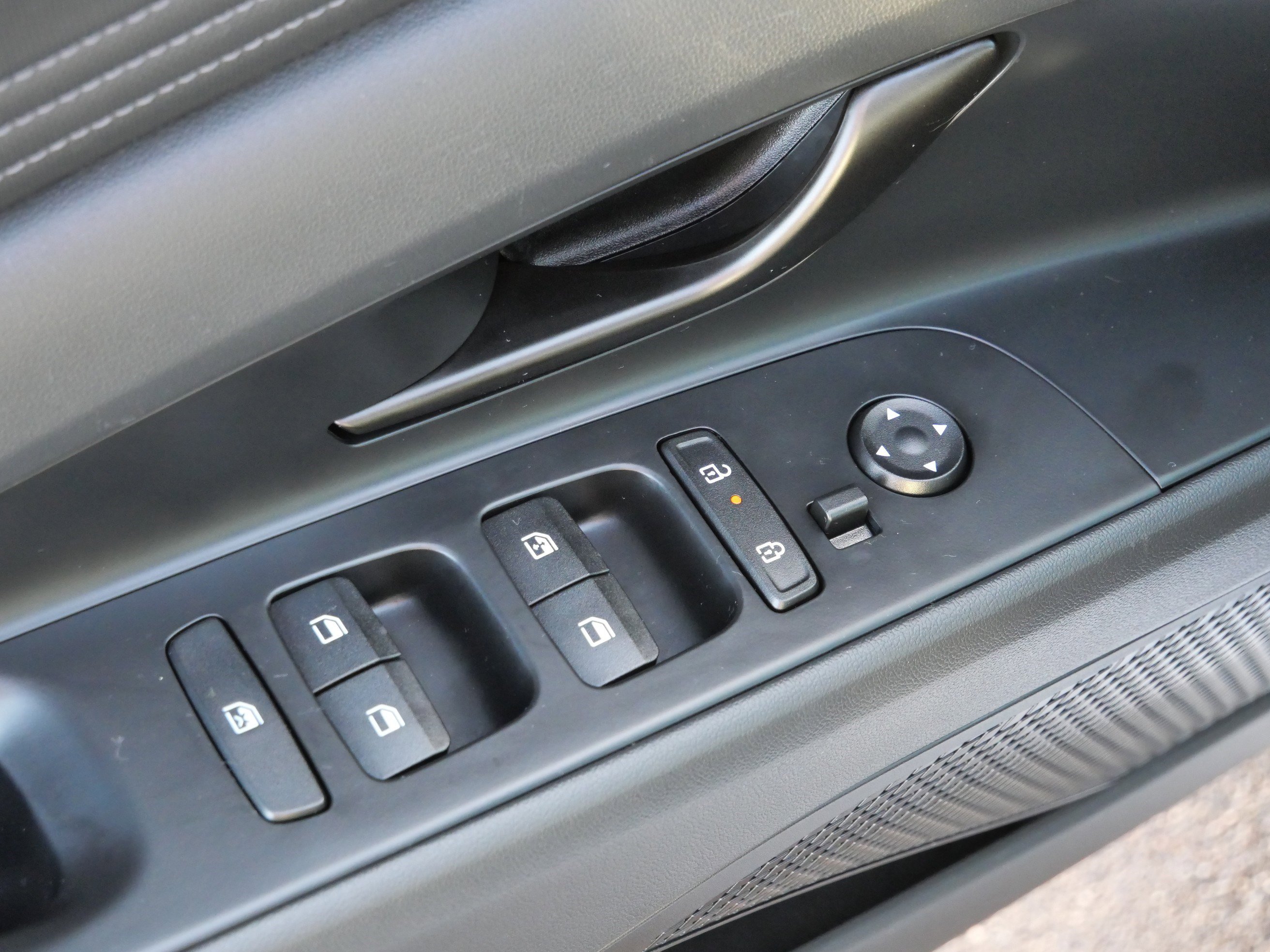 Certified 2025 Hyundai Elantra Sport image 19