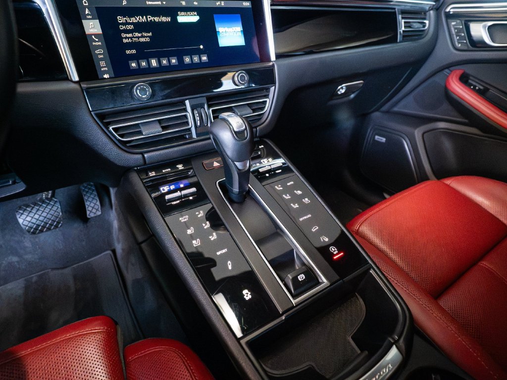 Certified 2023 Porsche Macan S AWD/4WD image 19